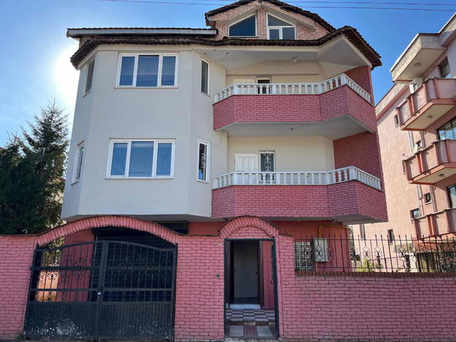 REMAX MAVİDEN 55M2 KAPALI GARAJ GENİŞ BAHÇE 7+1 MÜSTAKİL VİLLA