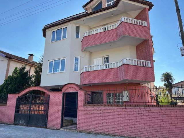 REMAX MAVİDEN 55M2 KAPALI GARAJ GENİŞ BAHÇE 7+1 MÜSTAKİL VİLLA