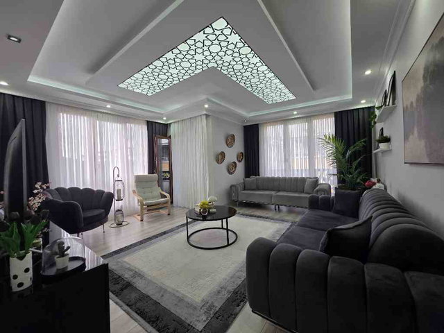 ÇEKMEKÖY MERKEZ MAHALLESİ’NDE 5+2, AYRI GİRİŞLİ, 200 M² ÇATI DUBLEKSİ