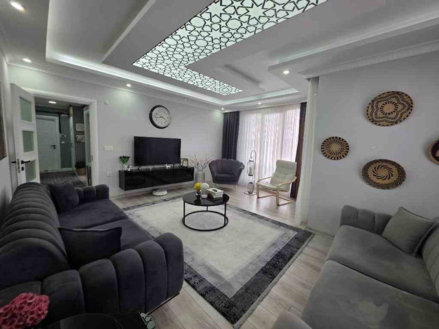 ÇEKMEKÖY MERKEZ MAHALLESİ’NDE 5+2, AYRI GİRİŞLİ, 200 M² ÇATI DUBLEKSİ