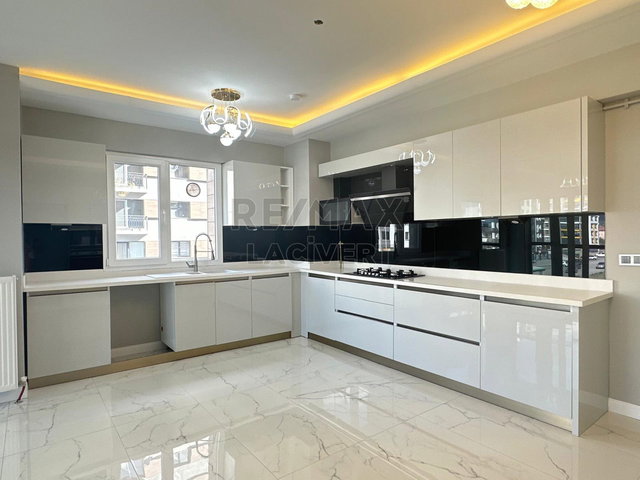 RE/MAX LACİVERT'TEN SEFA PARK'TA ULTRA LÜKS SATILIK 4+1 DAİRE