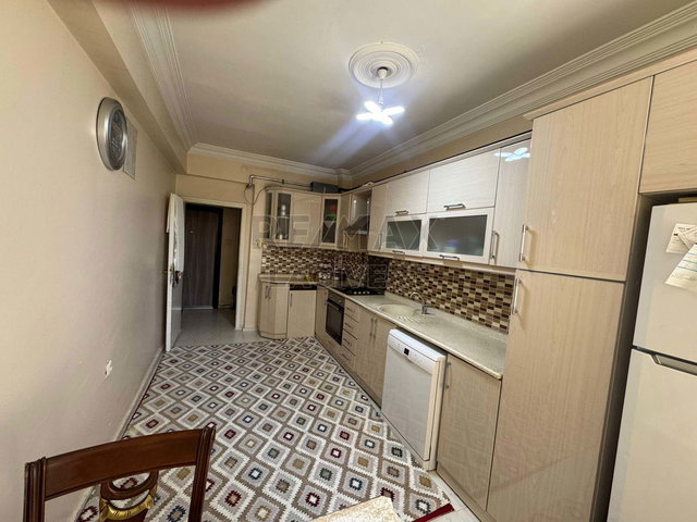RE/MAX LACİVERT'TEN ŞEHIR MERKEZI'NDE SATILIK 3+1 DAİRE