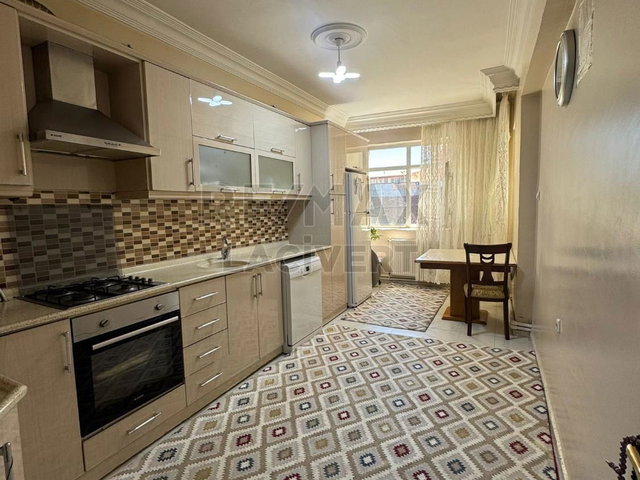 RE/MAX LACİVERT'TEN ŞEHIR MERKEZI'NDE SATILIK 3+1 DAİRE