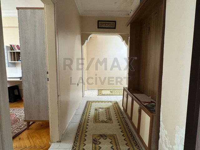 RE/MAX LACİVERT'TEN ŞEHIR MERKEZI'NDE SATILIK 3+1 DAİRE