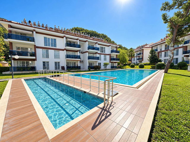 FETHIYE TAŞYAKA'DA, LİKYAPARK SİTESİNDE, HAVUZ VE DOĞA MANZARALI, EŞYALI SATILIK 1+1 DAİRE
