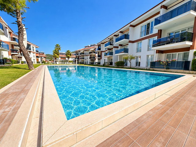 FETHIYE TAŞYAKA'DA, LİKYAPARK SİTESİNDE, HAVUZ VE DOĞA MANZARALI, EŞYALI SATILIK 1+1 DAİRE