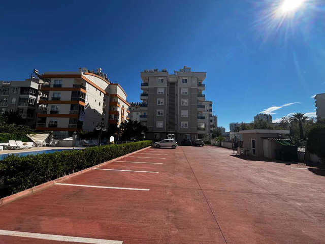 ANTALYA YALI CADDESI'NDE SATILIK,ARAKAT,HAVUZLU,ACIK OTOPARKLI SITE ICERISINDE GENIŞ 3+1 DAIRE