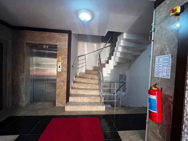 ANTALYA YALI CADDESI'NDE SATILIK,ARAKAT,HAVUZLU,ACIK OTOPARKLI SITE ICERISINDE GENIŞ 3+1 DAIRE