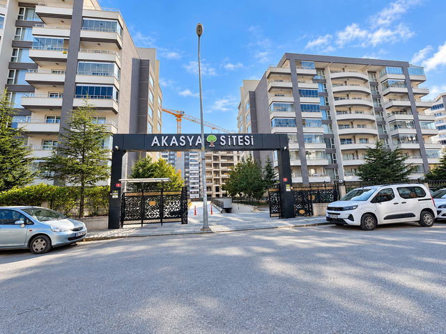 ERYAMAN AKASYA SİTESİ'NDE GENİŞ BALKONLU KİRALIK 1+1 DAİRE