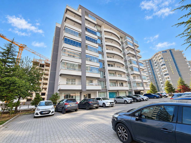 ERYAMAN AKASYA SİTESİ'NDE GENİŞ BALKONLU KİRALIK 1+1 DAİRE
