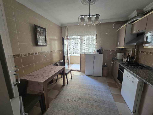 ACİL SATILIK! CENTER KARŞISI OPTİMED ARKASI CADDE CEPHE 120 M² 3+1 DAİRE