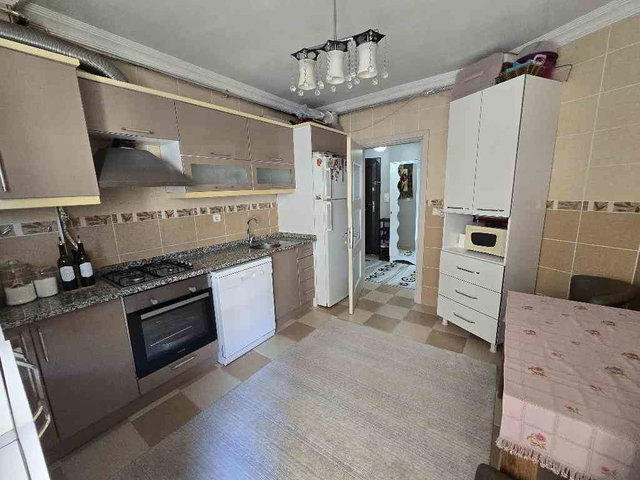 ACİL SATILIK! CENTER KARŞISI OPTİMED ARKASI CADDE CEPHE 120 M² 3+1 DAİRE