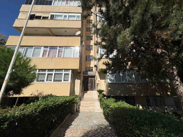 KADIKÖY MERDİVENKÖY ONAY SİTESİ’NDE 3+1 | 120 M² BRÜT | BALKONLU | BOŞ