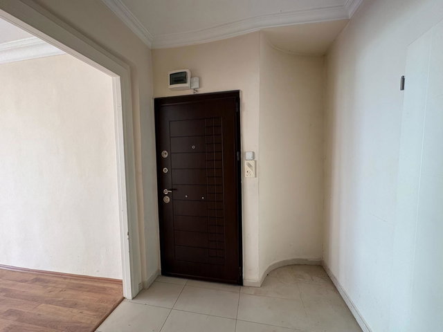 KADIKÖY MERDİVENKÖY ONAY SİTESİ’NDE 3+1 | 120 M² BRÜT | BALKONLU | BOŞ