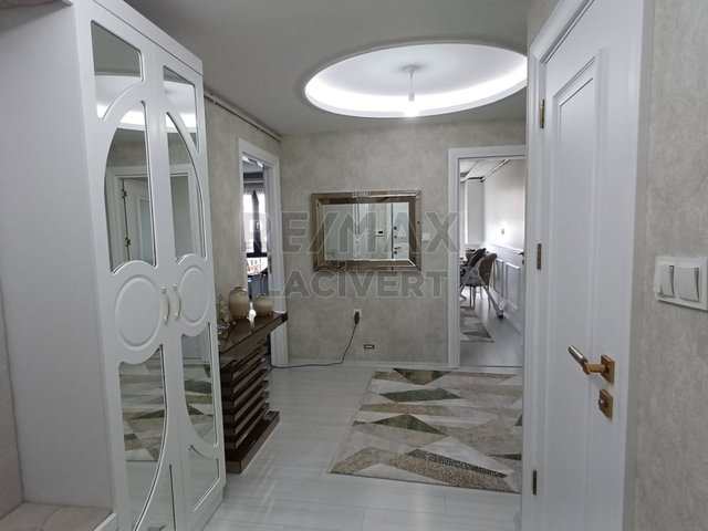 RE/MAX LACİVERT'TEN ŞEHİR MERKEZİNDE ÖZEL YAPIM SATILIK 4+1DAİRE