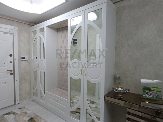 RE/MAX LACİVERT'TEN ŞEHİR MERKEZİNDE ÖZEL YAPIM SATILIK 4+1DAİRE