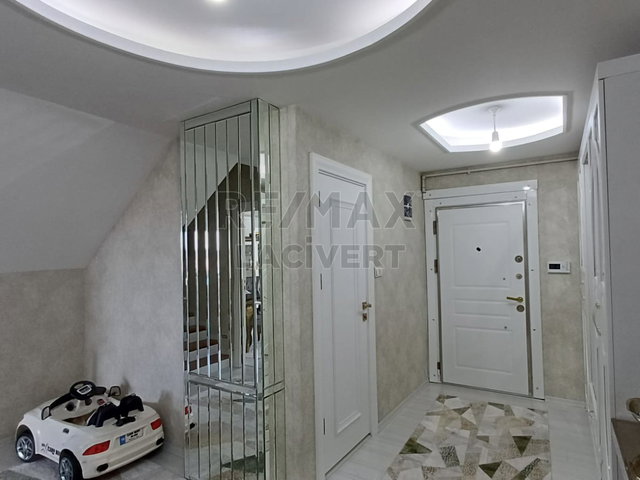 RE/MAX LACİVERT'TEN ŞEHİR MERKEZİNDE ÖZEL YAPIM SATILIK 4+1DAİRE