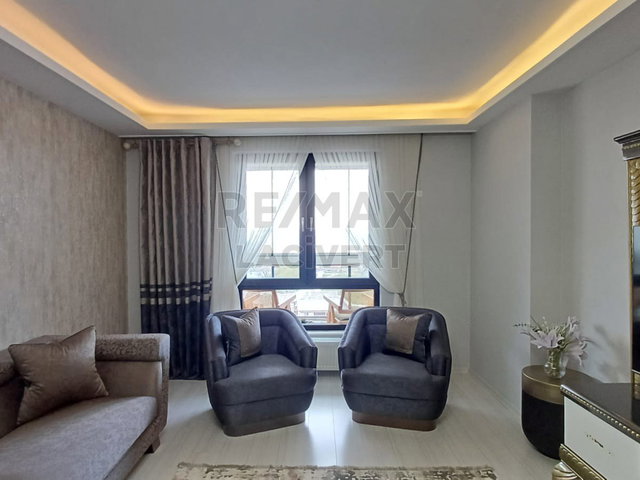 RE/MAX LACİVERT'TEN ŞEHİR MERKEZİNDE ÖZEL YAPIM SATILIK 4+1DAİRE