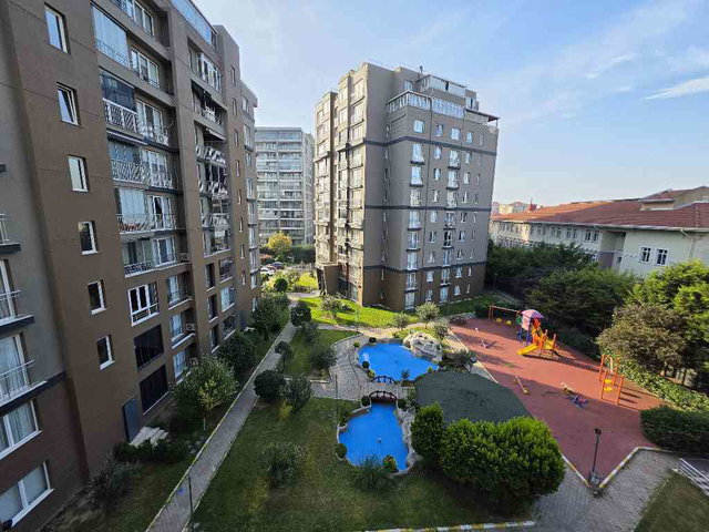 BEYLİKDÜZÜ YEŞİLYURT CADDESİ 

ÇINAR EVLER SİTESİNDE 

KİRALIK 2+1 DAİRE,
