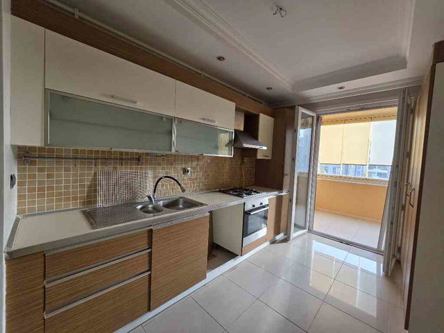 BEYLİKDÜZÜ YEŞİLYURT CADDESİ 

ÇINAR EVLER SİTESİNDE 

KİRALIK 2+1 DAİRE,