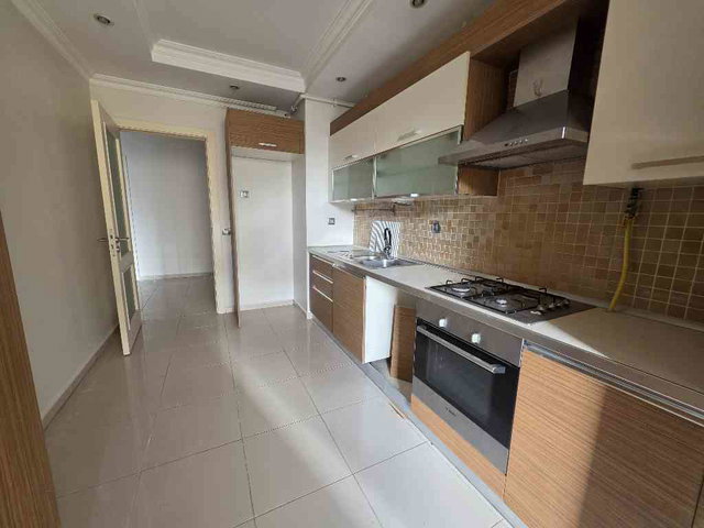 BEYLİKDÜZÜ YEŞİLYURT CADDESİ 

ÇINAR EVLER SİTESİNDE 

KİRALIK 2+1 DAİRE,