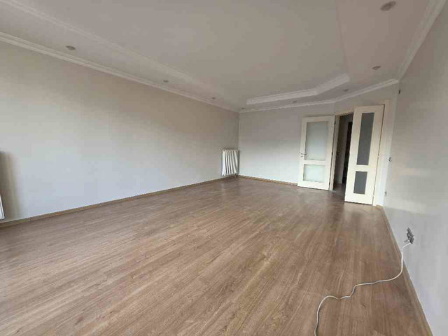 BEYLİKDÜZÜ YEŞİLYURT CADDESİ 

ÇINAR EVLER SİTESİNDE 

KİRALIK 2+1 DAİRE,