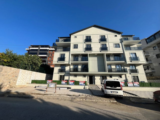 REMAX NATURALDEN  ŞİRİNKÖY MERKEZİ KONUMDA KİRALIK ARAKAT 2+1