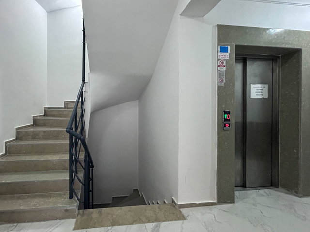 AYVALIK SARIMSAKLI’DA  MANZARALI, ASANSÖRLÜ SATILIK 1+1 DAİRE