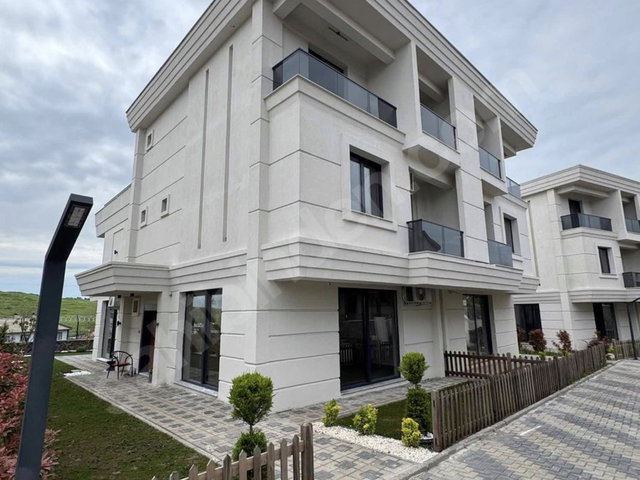 BABYLON SEYRANTEPE SİLVAN YOLU SATILIK 5+1 VİLLA