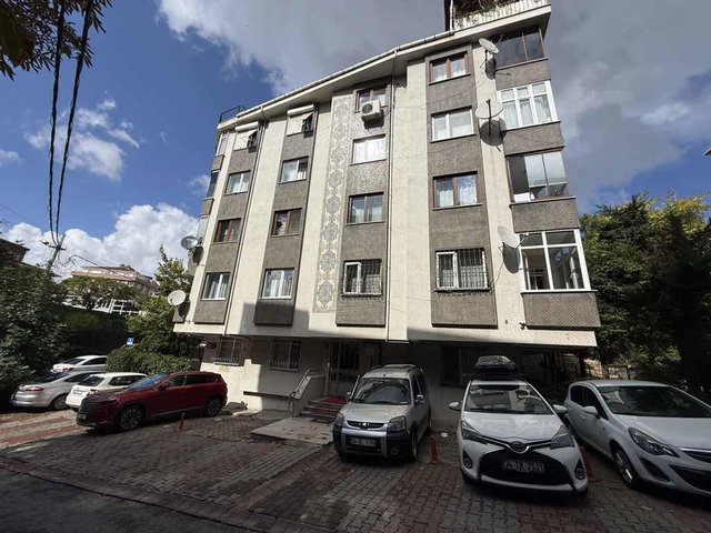 ÜMRANİYE’DE GÜNEY HENZA AKIN ÇOLAKOĞLU ANADOLU LİSESİ YANI SATILIK DAİRE
