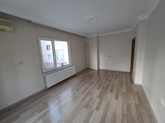KARTAL CEVİZLİ'DE MERKEZİ KONUMDA KİRALIK ARAKAT 2+1 DAİRE