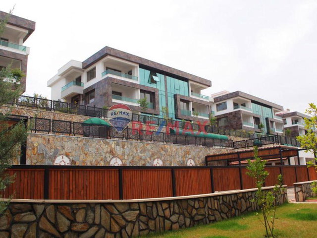 RE/MAX'TAN ALTINAY SAKLIBAHÇE VİLLALARINDA SATILIK TRİPLEKS
