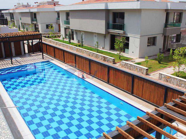 RE/MAX'TAN ALTINAY SAKLIBAHÇE VİLLALARINDA SATILIK TRİPLEKS