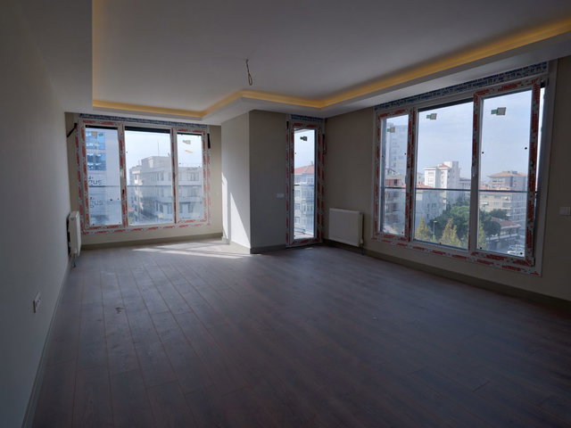ZIVERBEY MINIBÜS CADDESI ÜZERINDE SATILIK SIFIR 2+1 DAIRE 110 M2