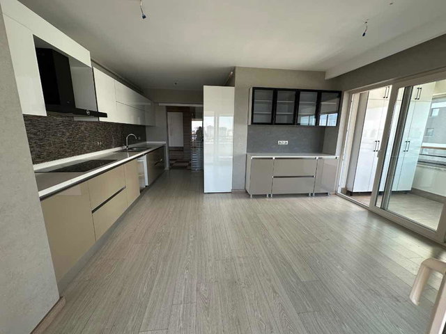 KAŞMIR MAVI ORKIDE’DE GÖL VE ŞEHIR MANZARALI SATILIK 4+1 DAIRE