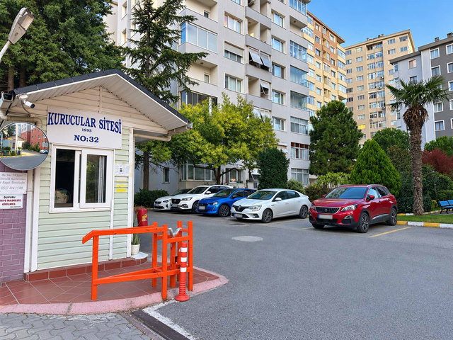 KURUCULAR SİTESİ’NDE METROYA YAKIN, YENİLENMİŞ SATILIK 2+1 DAİRE