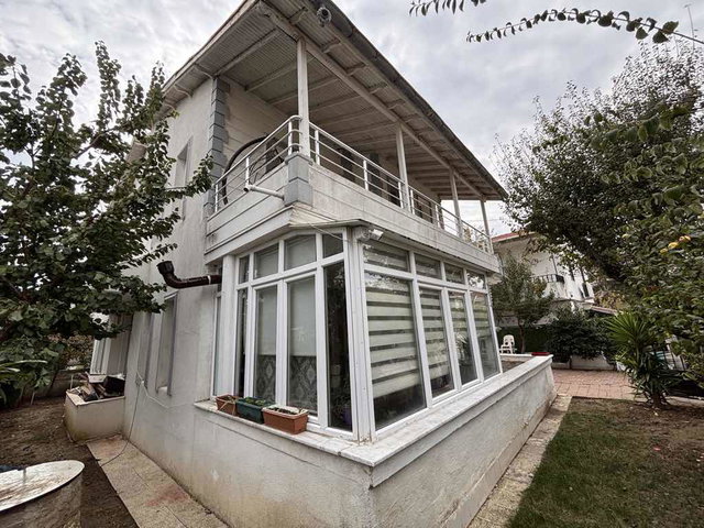 İSTANBUL SILIVRI’DE 5 + 1 SATILIK VILLA