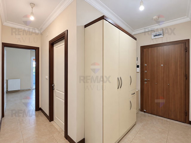 REMAX AVLU'DAN ÜNİVERSİTE CAD.'NDE TERASLI  KİRALIK 1+1 DAİRE