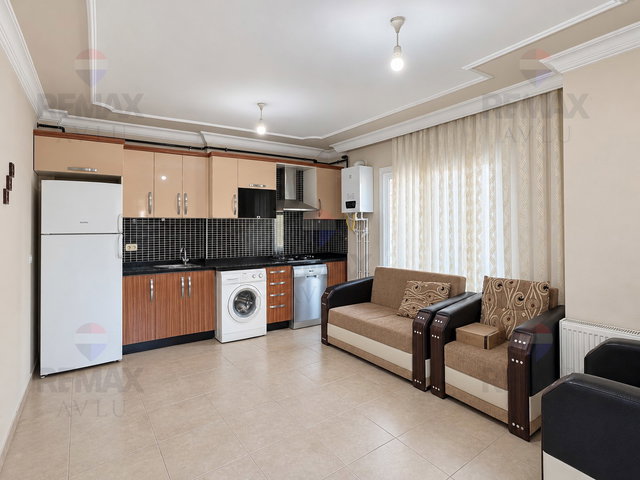 REMAX AVLU'DAN ÜNİVERSİTE CAD.'NDE TERASLI  KİRALIK 1+1 DAİRE
