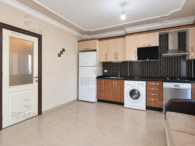 REMAX AVLU'DAN ÜNİVERSİTE CAD.'NDE TERASLI  KİRALIK 1+1 DAİRE