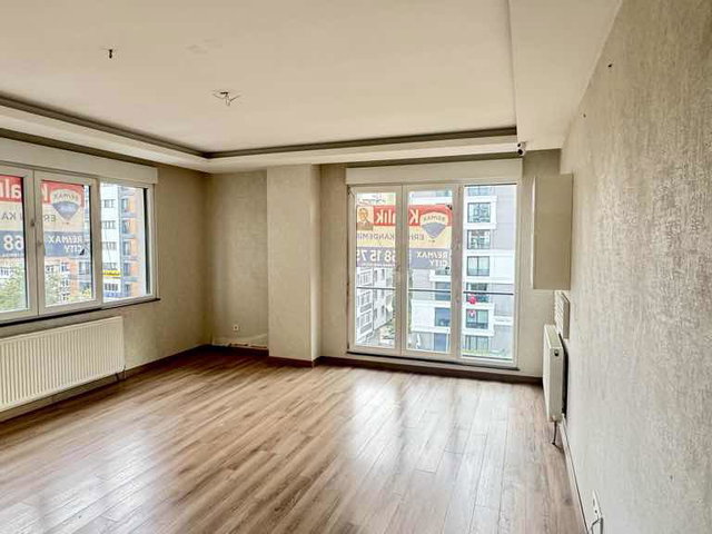 KADIKÖY MİNİBÜS CADDESİ’NDE 84 M2 NET KİRALIK 2+1 DAİRE