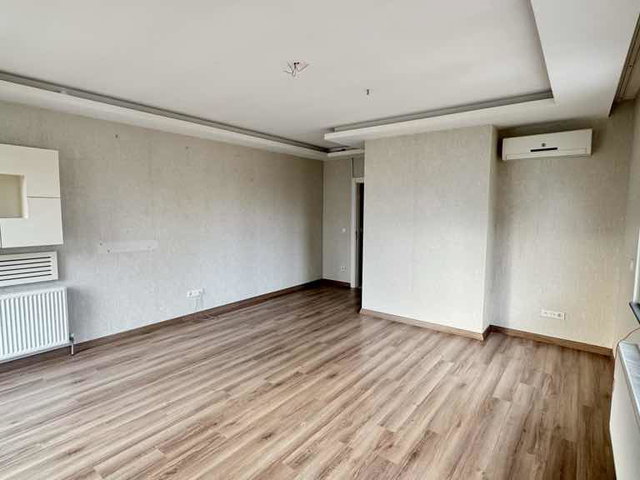 KADIKÖY MİNİBÜS CADDESİ’NDE 84 M2 NET KİRALIK 2+1 DAİRE