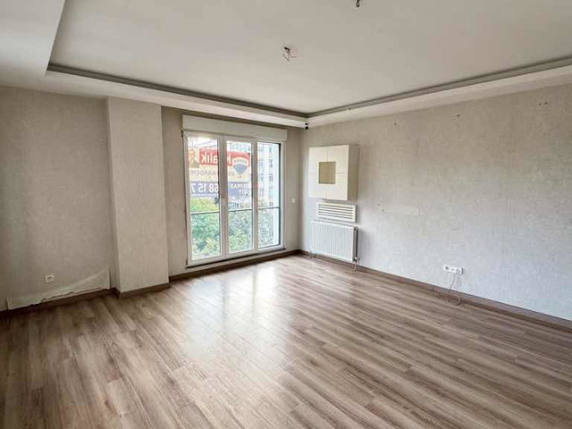 KADIKÖY MİNİBÜS CADDESİ’NDE 84 M2 NET KİRALIK 2+1 DAİRE