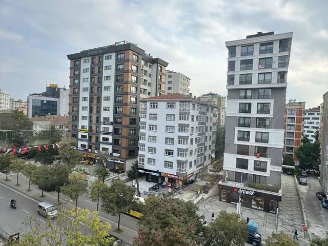 KADIKÖY MİNİBÜS CADDESİ’NDE 84 M2 NET KİRALIK 2+1 DAİRE