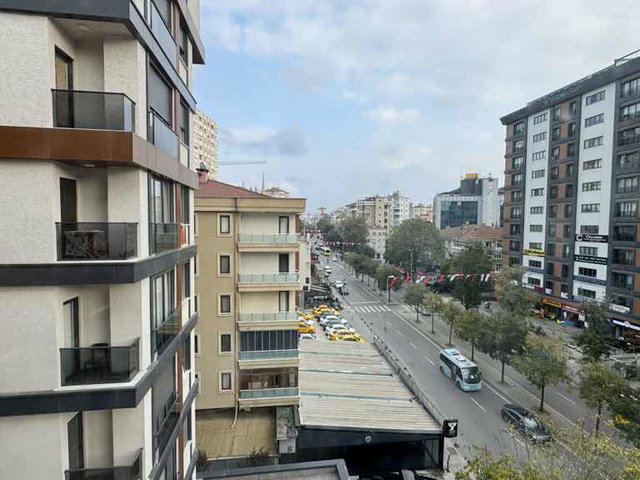 KADIKÖY MİNİBÜS CADDESİ’NDE 84 M2 NET KİRALIK 2+1 DAİRE