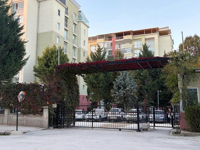 REMAX ELMAS'TAN ERYAMAN ANKAPARK EVLERİN'DE İÇİ YENİ YAPILI 3+1