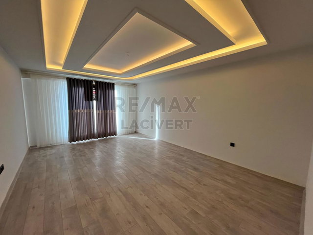 RE/MAX LACİVERT'TEN YILDIZKENT'TE SATILIK 4+1 DAİRE