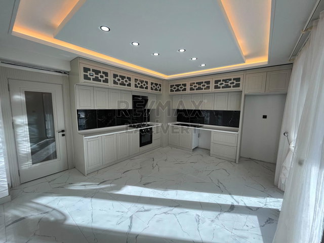 RE/MAX LACİVERT'TEN YILDIZKENT'TE SATILIK 4+1 DAİRE