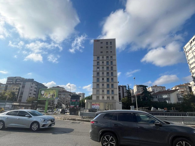 BOSTANCI'DA MINIBÜS CADDESI ÜSTÜNDE YENI BINADA KIRALIK DAIRE...
