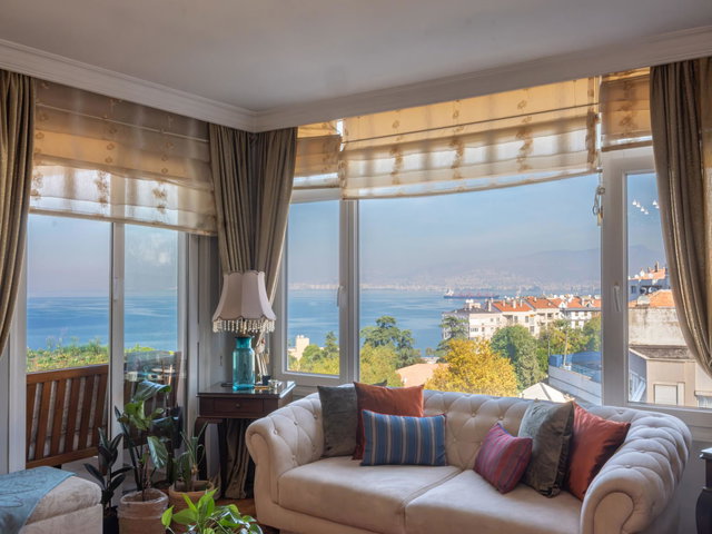 MİTHATPAŞA MAH.'DE DENİZ MANZARASINA AÇILAN FERAH 3+1 KÖŞE DAİRE
